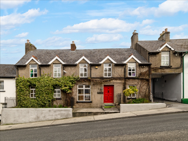 Ivy House & No.1-7 Ivy Court, 100 Templeshannon, Enniscorthy, Co Wexford, Y21 P7Y4.